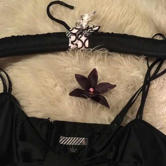 Volcom dress with hanger L Never been worn - Picture 4 of 4